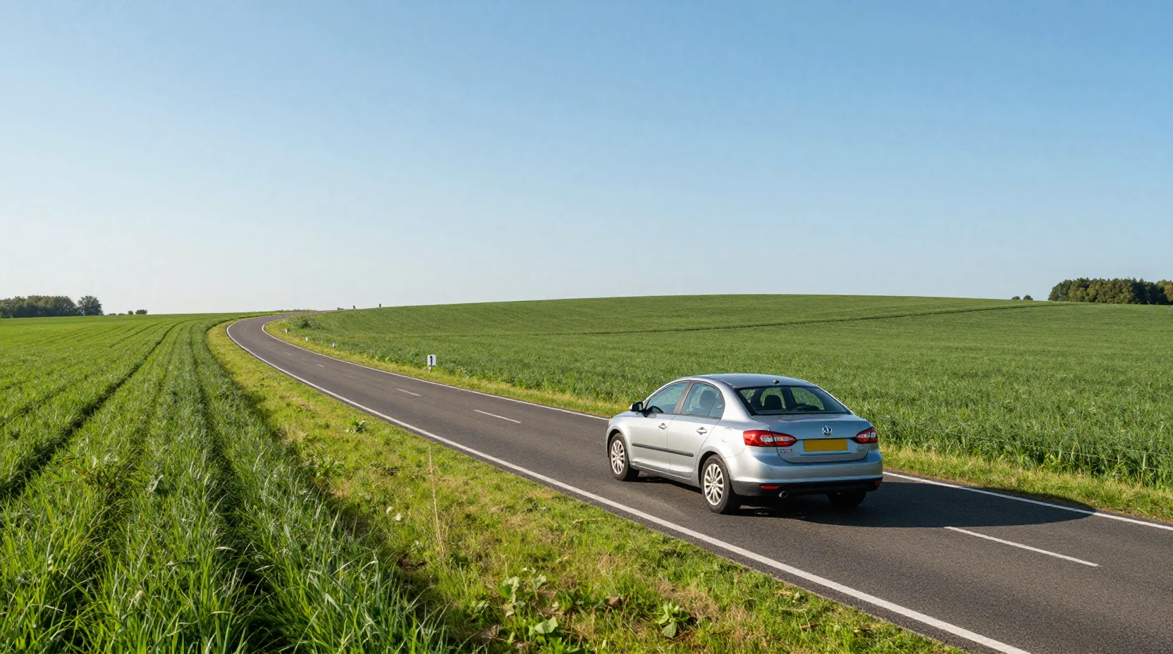 Lesauto op een zonnige Nederlandse weg